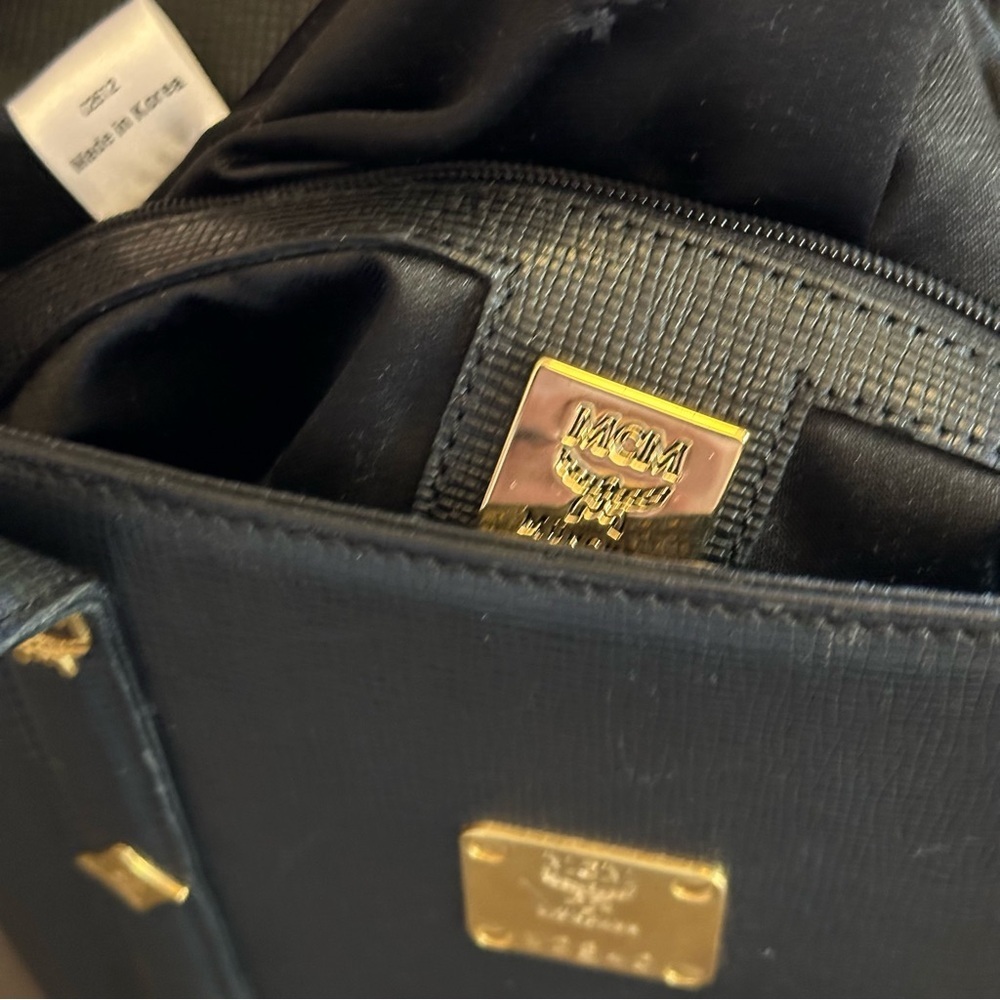 🔥Authentic Vintage MCM Small Black Saffiano  Leather Tote Bag/ Flap Closure 🔥 - Picture 9 of 13